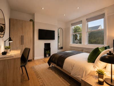 4 Bed Student Home near city centre!  Main Photo