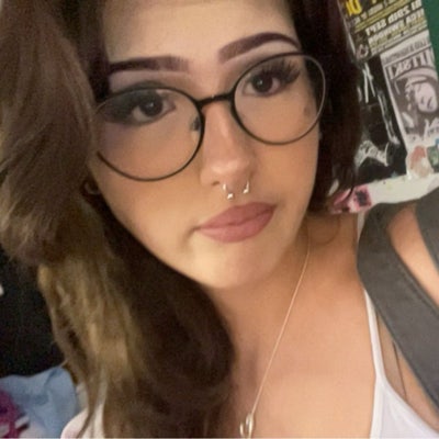 I am a female student aged 18. I am looking f... Main Photo