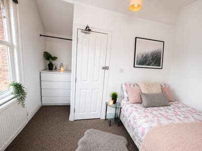 Double Room Near Capability Green - LU1 Main Photo