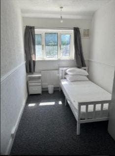 Single & King size room available in Barking, IG11 Main Photo