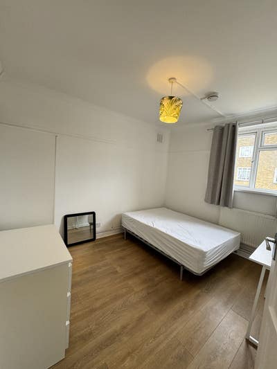 Bright double room, friendly house, Shepherds Bush Main Photo