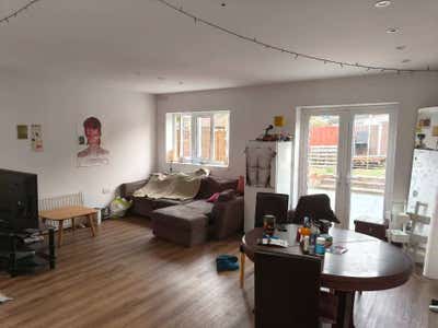 Lovely 2 rooms for 1 room price  Main Photo