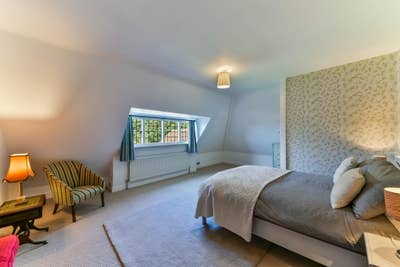 Large en-suite room to rent in period detached  Main Photo