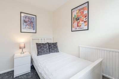 🦆🦆 Modern Clean house in Isleworth 🦆🦆 Main Photo