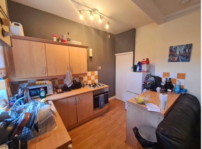 Burley Park 4 bed house (1 bed renting) Main Photo