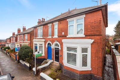 Ensuite rooms in Beautiful 6-Bed Home Main Photo