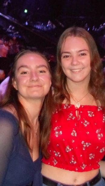 Lizzy and Laura: 2 24-year old females Main Photo