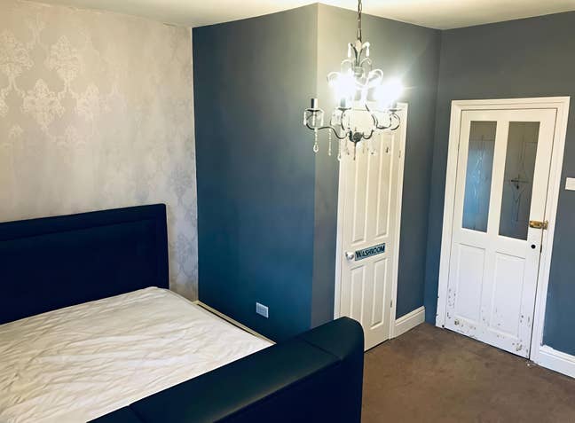 En-suite Room is available in - PO3 5AQ Main Photo
