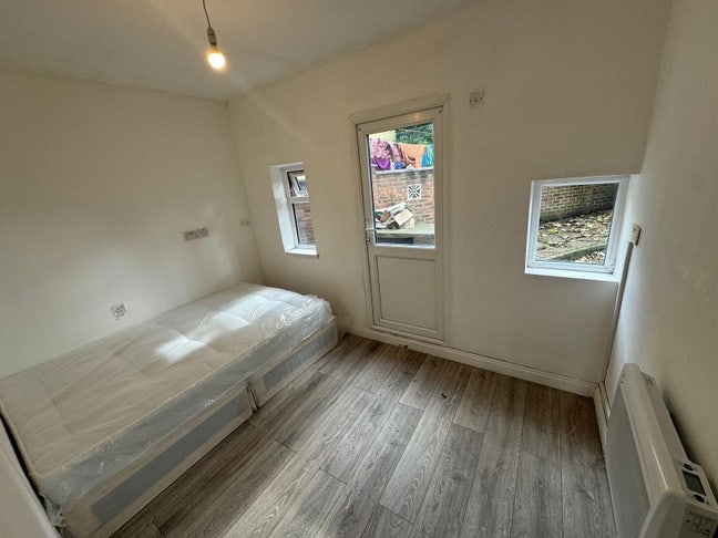 Furnished Room to rent- Wembley HA0 Main Photo