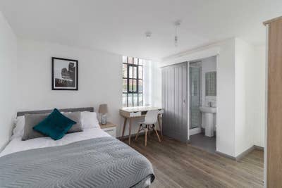 *Live Comfortably: 1-Bed Flatshare near Leek Hospi Main Photo