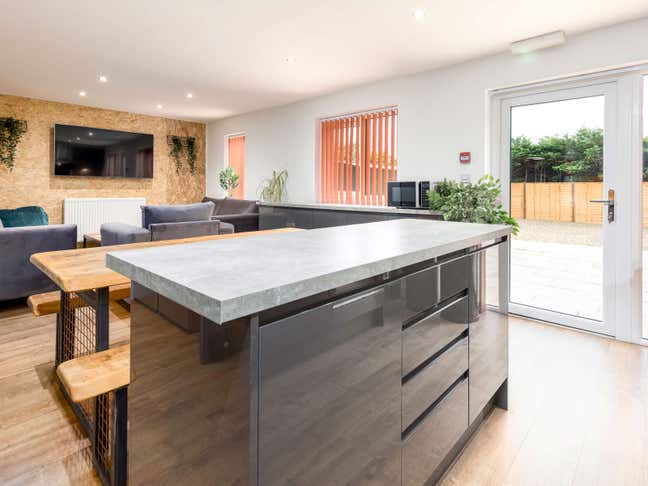 Ensuite Rooms Available 🏡 Barnes Road Main Photo