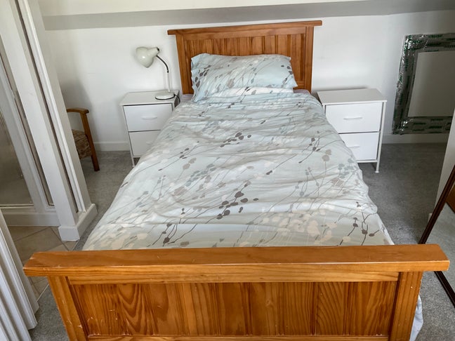 A single en suite furnished room in Kenilworth.  Main Photo