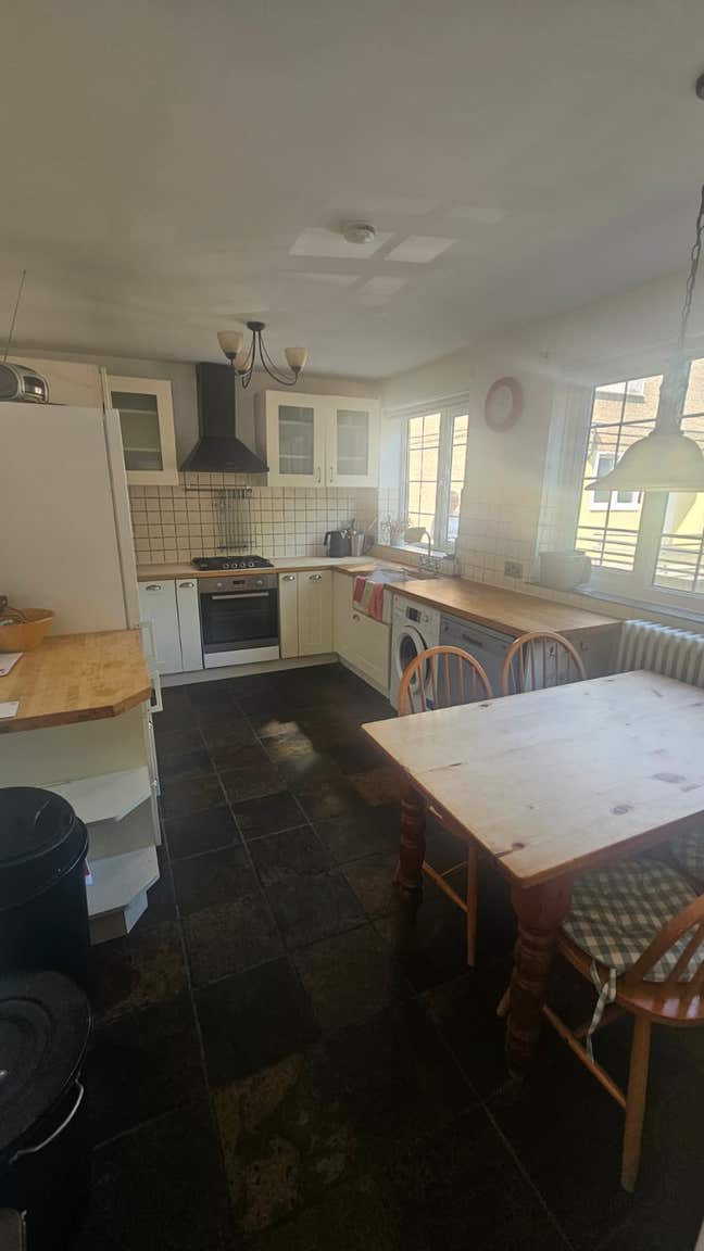 Double Room in Beautiful 3 Bed House In Clapham Main Photo