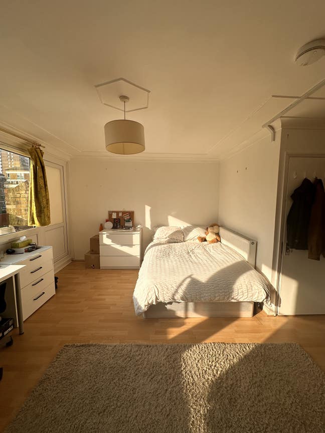Single & Double room At Mile End Area  Main Photo