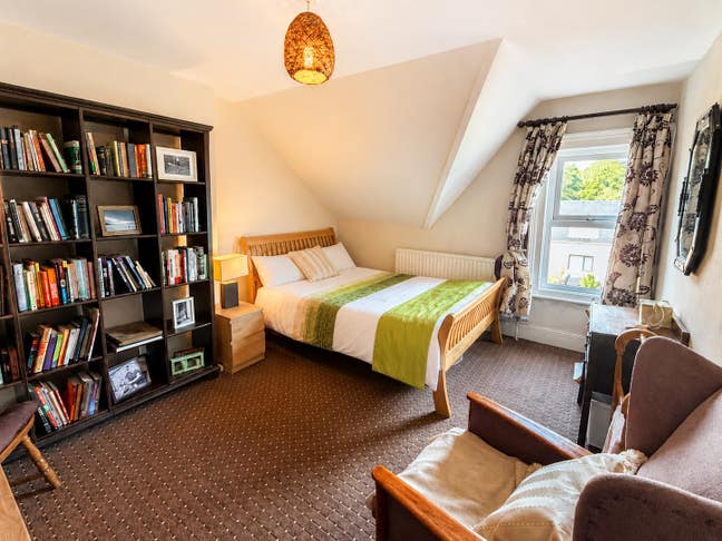 Large stylish Double Room in Townhouse Main Photo