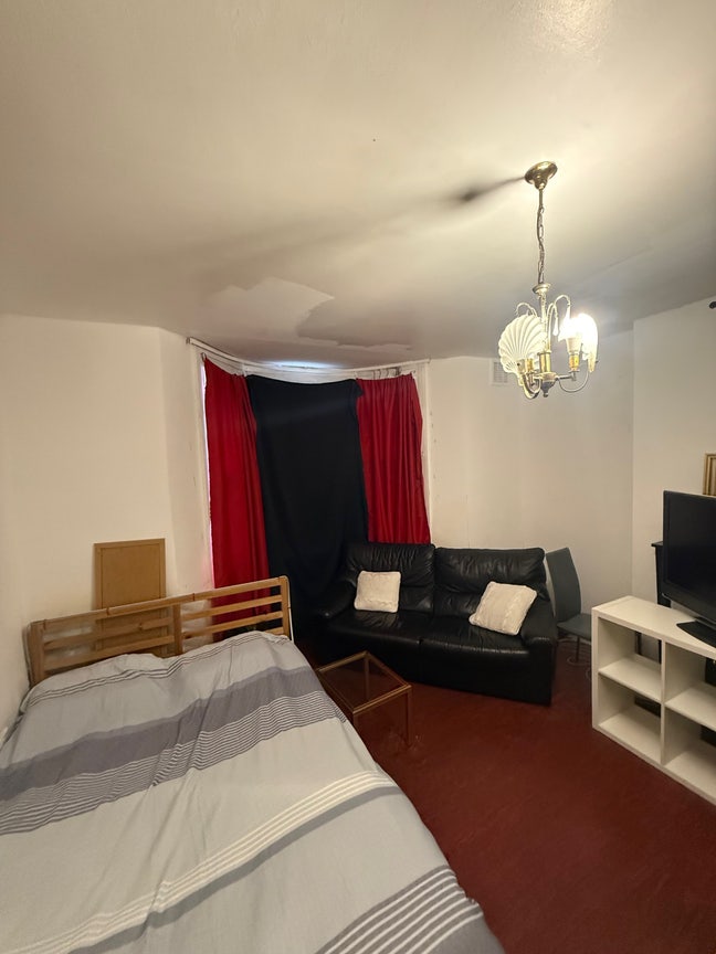 &pound;750 pm Basement Room in Maida Vale Bills Included Main Photo