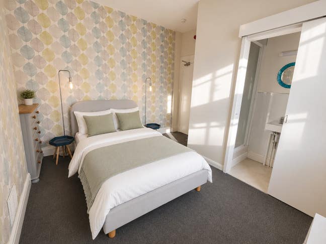 Double room available in friendly house share Main Photo