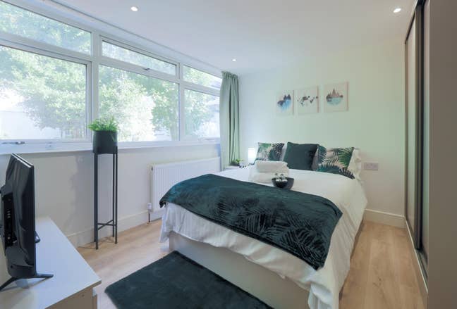 Two Spacious Double En-Suite Rooms in Harrow HA2 Main Photo