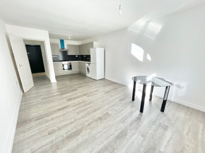 X3 | 1 Bed Flats | Central Luton | Has Amenities! Main Photo