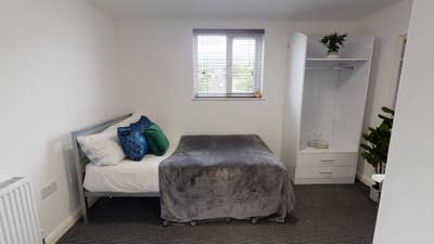 Double bedroom in all-inclusive student flat Main Photo