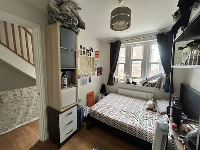 Bright double room in Seven Sisters N15  Main Photo