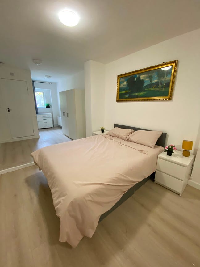  extra large en-suite room  in Wembley  Main Photo