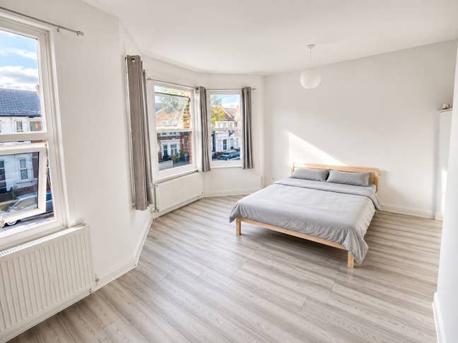 Massive Double Room 5 min to Turnpike Lane Station Main Photo