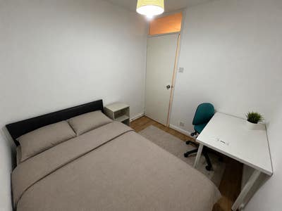 Double Room Near Southfields Station  Main Photo