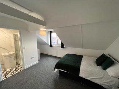 Couples Welcome Ensuite Room Bills Inc Main Photo