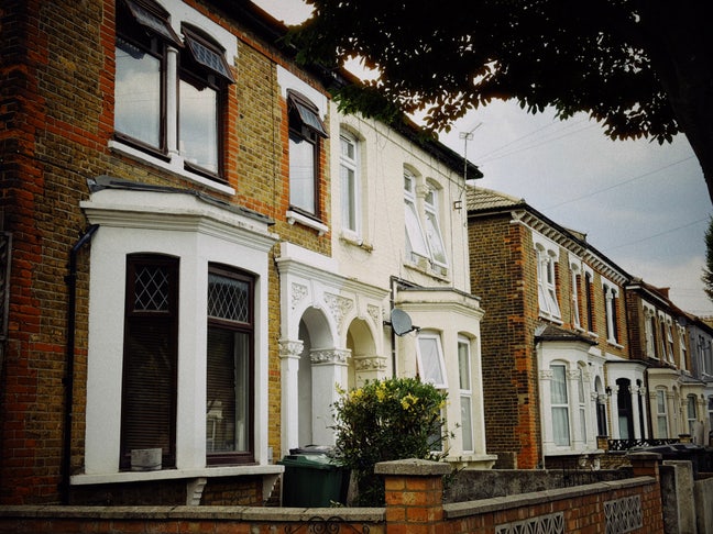 3 Huge Rooms In Lovely All Female Home Main Photo