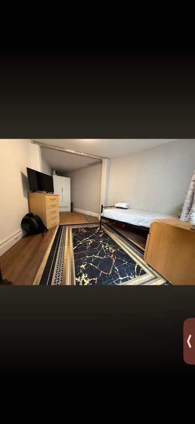 1 Double room available for single male  Main Photo