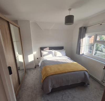 Bright Double Room w/ Built-in Storage (&pound;800pm Inc Main Photo