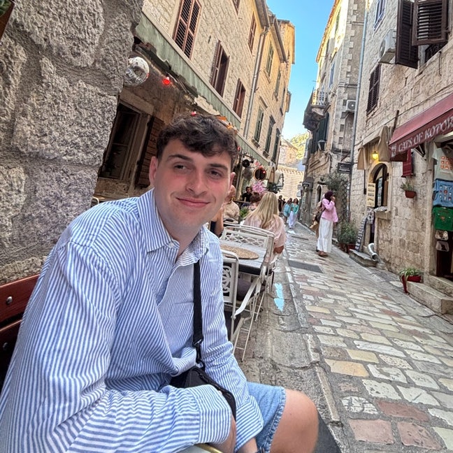 22y/o professional looking for flatmates Main Photo