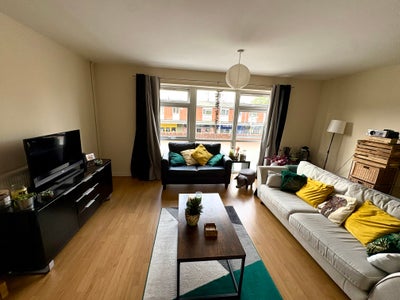 Spacious Double Room in Central Caversham. Main Photo