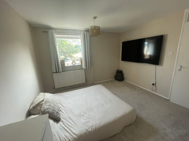 Large room available by uni/hospital Chichester  Main Photo