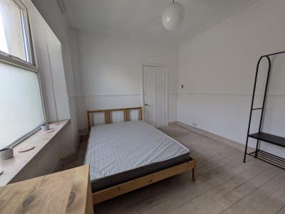 Spare Room in a friendly house Main Photo