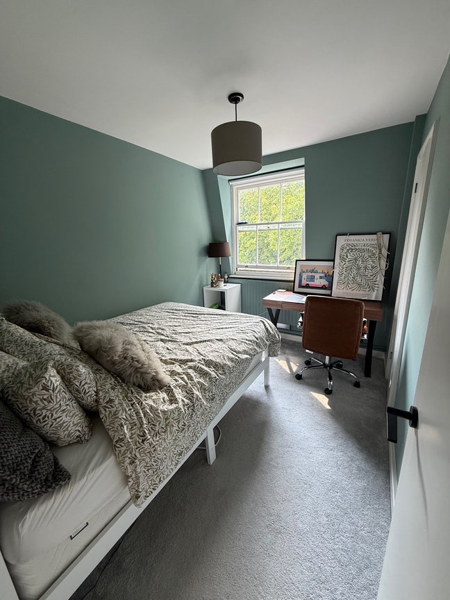 1 bedroom on Highbury fields! Built in storage  Main Photo
