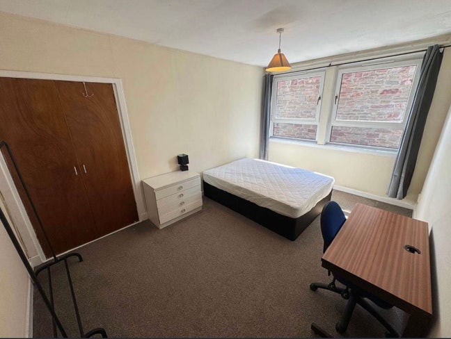 Short term room available  Main Photo