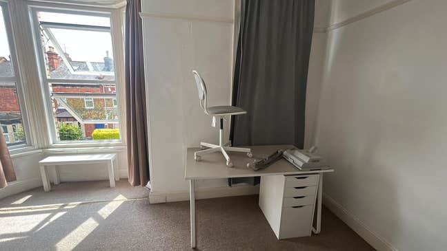 Reasonable Rate Exeter Room [Close to University] Main Photo