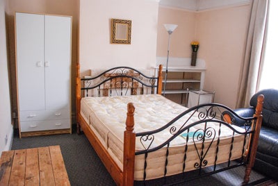 Two double rooms available Brewery area Cheltenham Main Photo