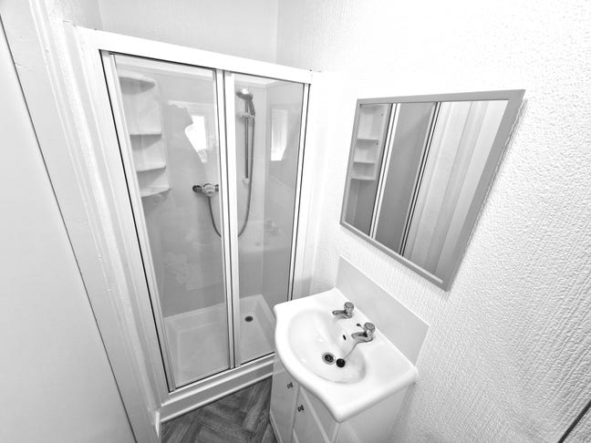 Flat - No Deposit - Some Bills Included Main Photo