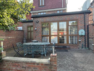 Large double room with ensuite and Juliet balcony Main Photo
