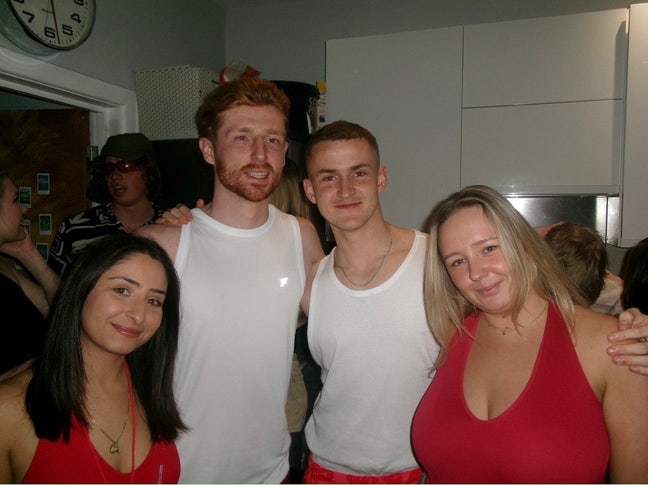 2 Flatmates needed Main Photo