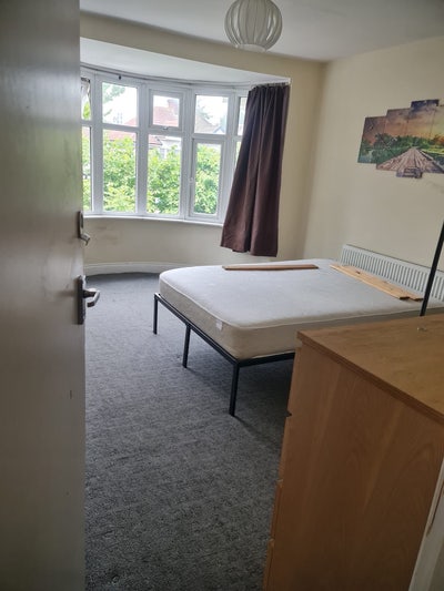 Large double room in Hendon! Main Photo
