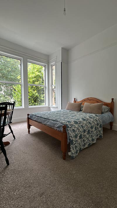 Double bedroom in 2 bedroom flat.  Main Photo
