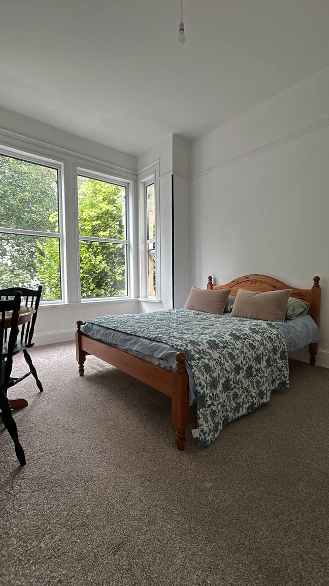 Double bedroom in 2 bedroom flat.  Main Photo