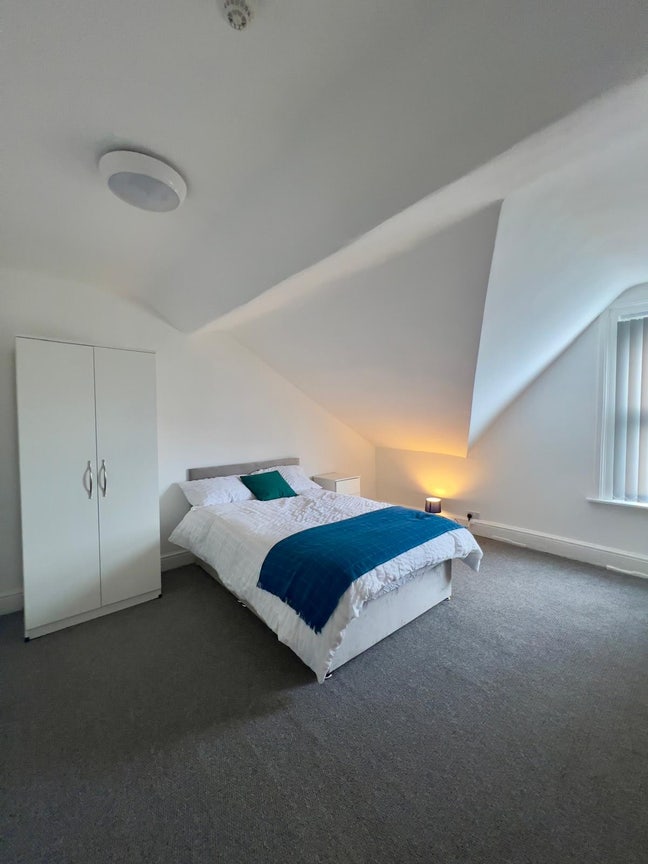 ***Amazing & spacious double rooms*** Main Photo