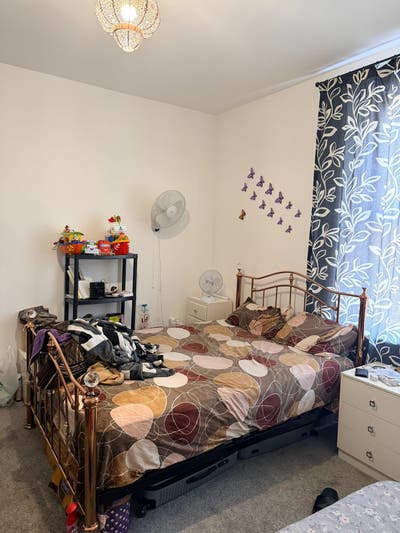 Large Double size bedroom to let (all bills inc) Main Photo