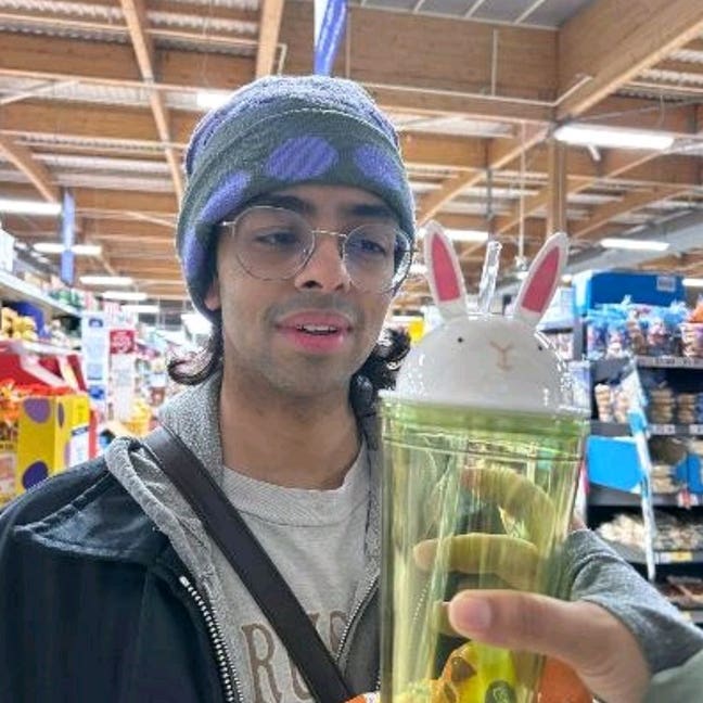 looking for likeminded souls to live with Main Photo
