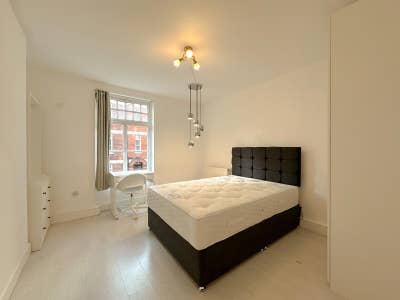 Big Bright Double Room in a 3-Bed Flat /Mayfair  Main Photo